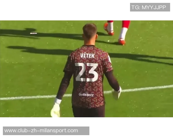 多支球队关注曼联后卫阿玛斯租借谢周三期满后或转会